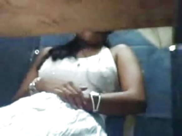 Nina suka debbo leydi Indiya ina ƴattoo e nder restoraan - by Saanjh