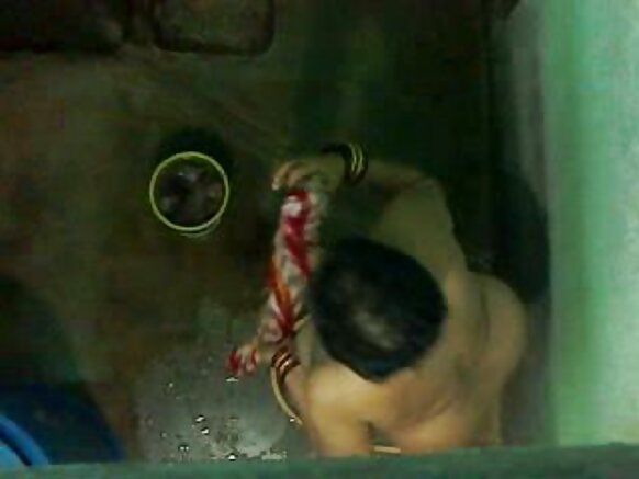 koɗo neldu aunty Bath film sexy 2