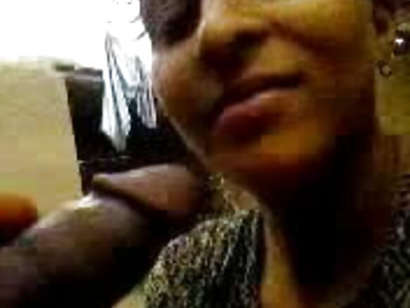 Ɓiɗɗo debbo wuro Indiya ina muusi e ɗemngal Engele foto sex video + Ɓiɗɗo debbo wuro Indiya ƴettude fotooji lootorde