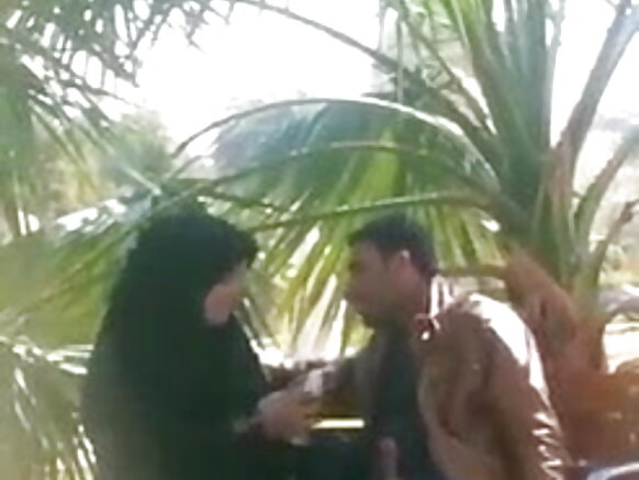 Pakistaan ​​timmuɗo sexy hindi film hijabi BJ e huɗo haa a doga e nder park jamaa pakistaan