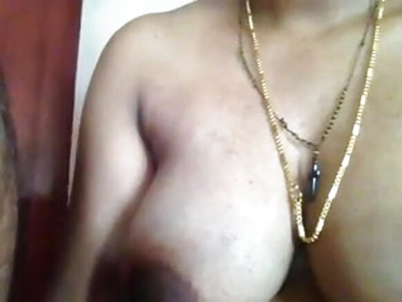 Debbo indiyanke Debbo indiyanke holliri boobs mawɗo e nder video mum sexy hindi film