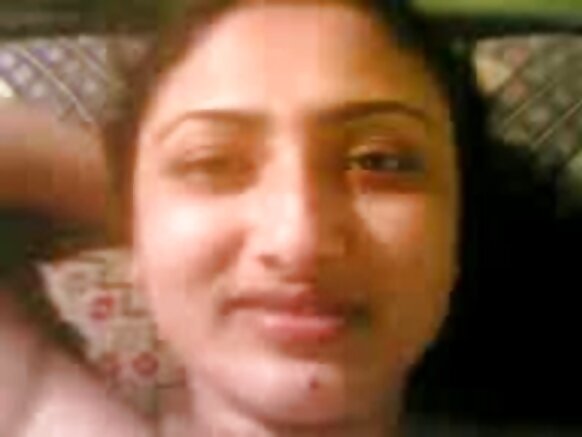 Desi bengali juulɗo debbo dolly udditi wideyoo sexy min trap e nder dhaka