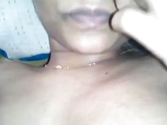 Desi ɓiɗɗo debbo heɓi fucked e udditde moans e sucks kosam sexy film hindi