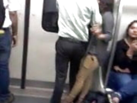 22 Yiɗɓe ɓe ngalaa ɗo kaaɗi ina njuuroo e ina njuuroo e giɗli mum en filmo sexy bhojpuri delhi metro